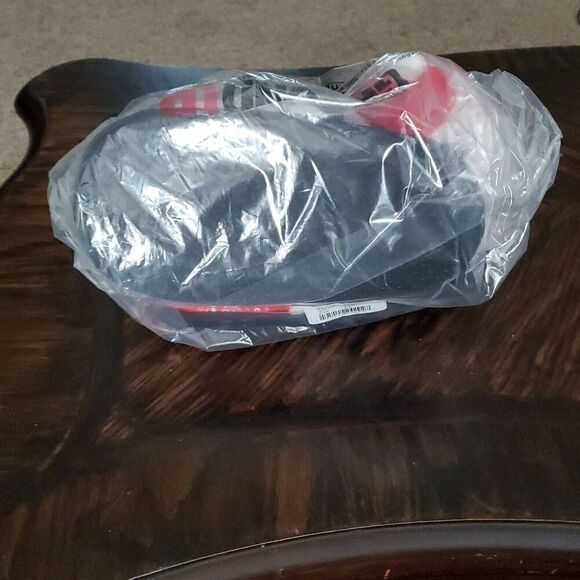 NWT UNISEX PEANUTS FAMILY CHRISTMAS CHARACTER KIDS SLIPPERS - Picture 5 of 5